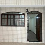 São Paulo - Capital - Bairro Santa Cruz - R4 495.000,00 - Aceita permuta por imóvel na cidade de Indaiatuba- Sp - Sobrado em rua residencial sem saída e com praça particular. O imóvel possui 2 quartos — 1 suíte com dois ambientes e acesso a hall externo. Sala ampla, cozinha com dois ambientes