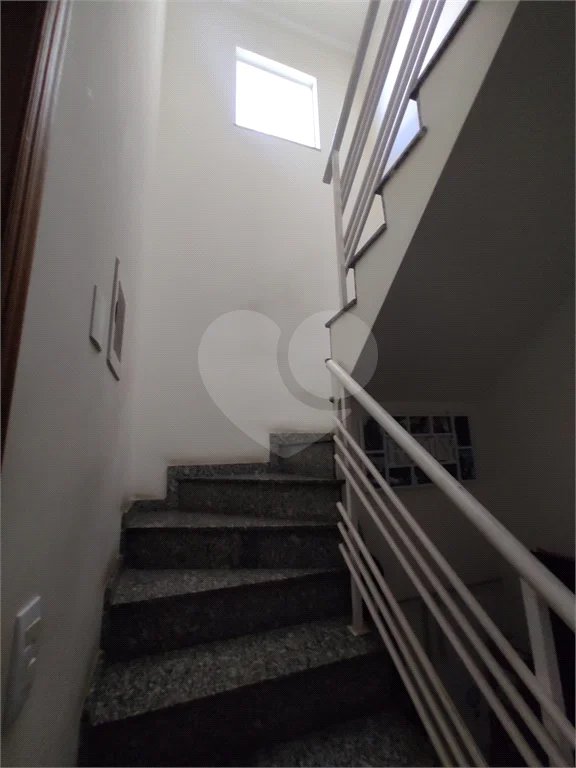 Sensacional sobrado c/ quintal e 3 dorms enormes com varanda! 12 min andando p/o metrô P Inglesa!