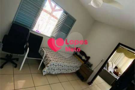 CASA A VENDA, NO BAIRRO JARDIM SATÉLITE, 3 DORMITORIOS 1 SENDO SUÍTE, 4VAGAS DE GARAGEM, SJC/SP