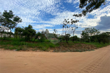 Terreno com 3.075,00 m² de área total.