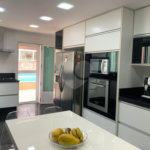 Excelente sobrado com piscina e churrasqueira