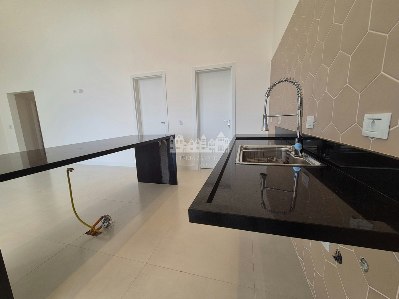 Casa térrea moderna com piscina privativa à venda no Jardim dos Pinheiros, em Atibaia