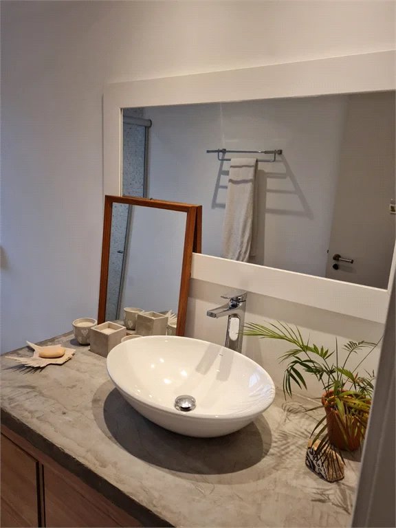 Apartamento na Vila Andrade rodeado de linda vista verde