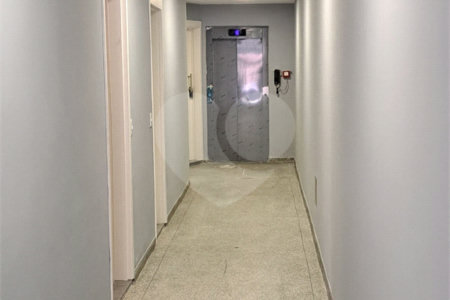 Studio de 35m2 à venda reformado com varanda na Vila Clementino
