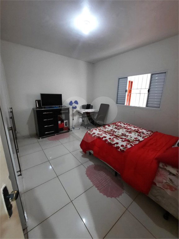 Casa Térrea com 2 dormitórios.