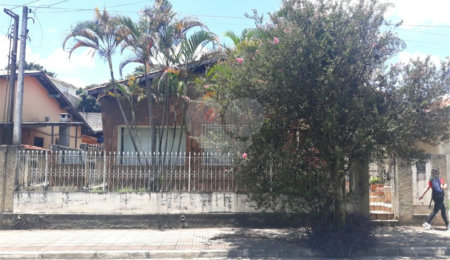 Casa à venda ou para alugar com 3 quartos, sendo 1 suíte, em Jardim Maria Trindade, São Roque, SP