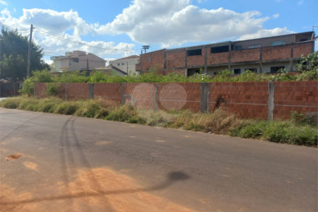 Terreno para venda contendo 300,00 m² de área total.