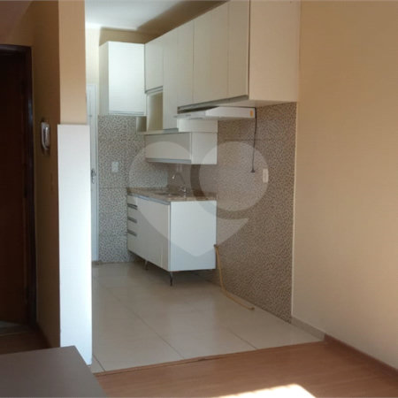 Linda casa em condomínio fechado com 2 Dormitórios.