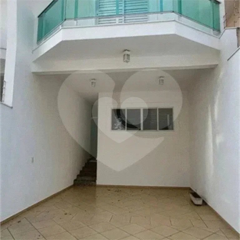 Casa á venda com 230m², 4 dorms, 2 suítes e 4 vagas na Vila Clementino. Estuda permuta.