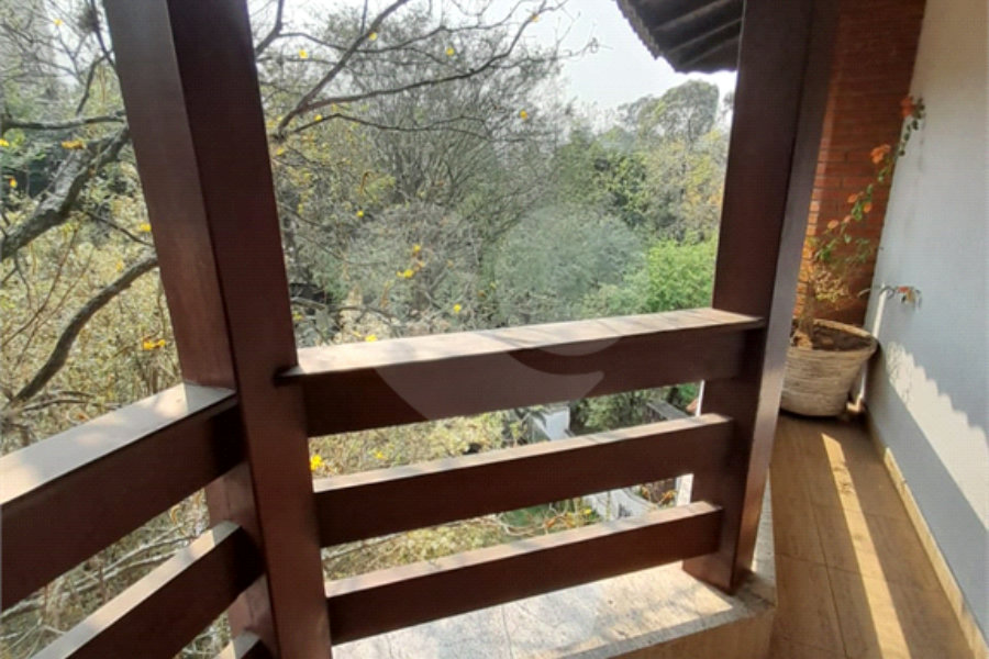 3 AMPLAS SUITES MAIS ECRITORIO MUITO VERDE E AMPLO QUINTAL