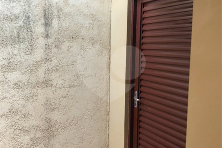 Casa no condomínio Damha I.