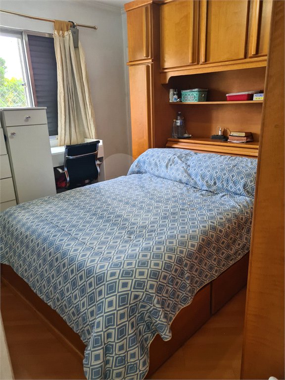 Apartamento com 3 dormitórios, sendo 1 suíte.