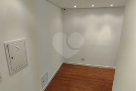 Sala comercial na Oscar Freire à venda Sala coml à venda na Oscar Freire OPORTUNIDADE Sala coml esquina. Rebouças