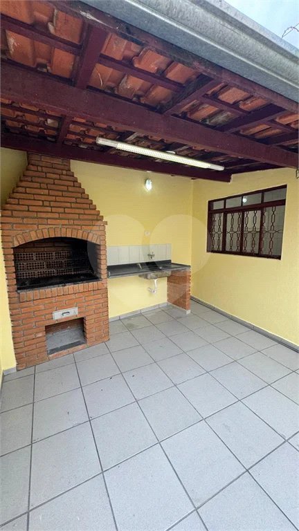 Sobrado na Vila Prudente com 161m², 2 dormitórios, 1 suíte e 2 vagas de garagem