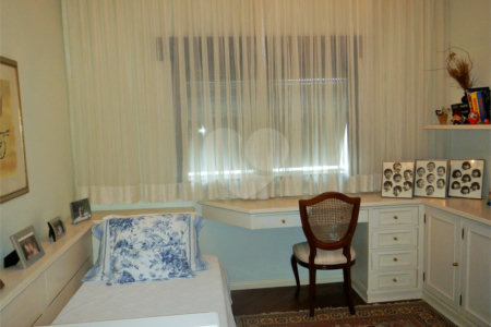 Apto na Vila Mariana c/270m2 - 4 Quartos/3 Suítes/5 Vagas de garagem - metrô Santa Cruz