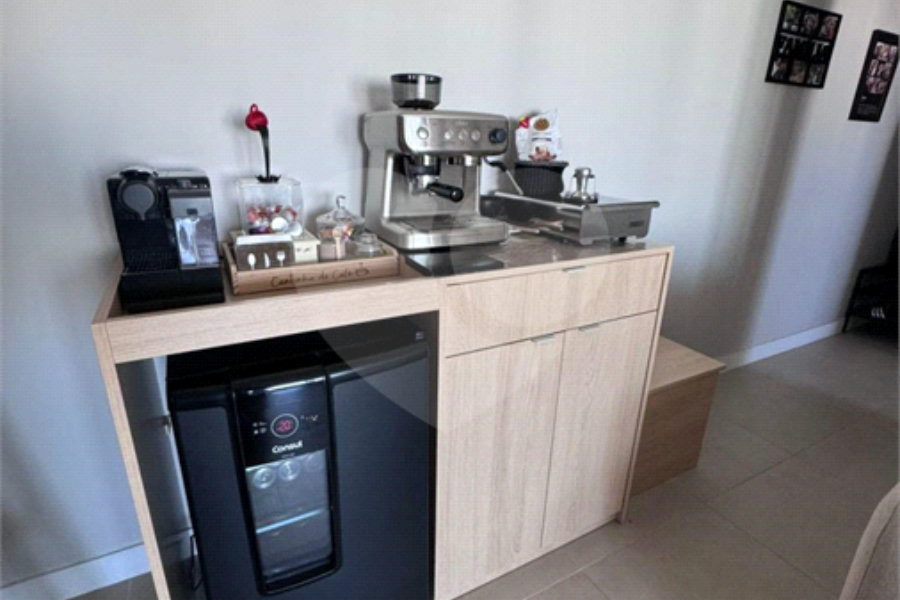 Apartamento á venda de 81m2 no Ipiranga com 2 dorms, 2 suítes, 3 banheiros, 2 vagas. Estuda permuta.