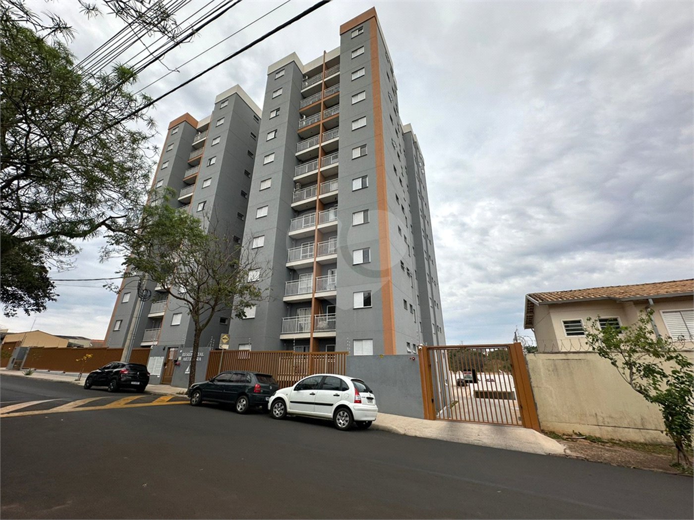 Apartamento a venda com 2 dormitorios sendo 1 suíte