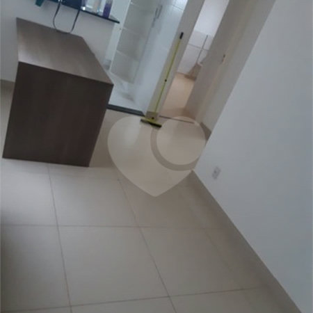 Apartamento no Condomínio Mont Royal .