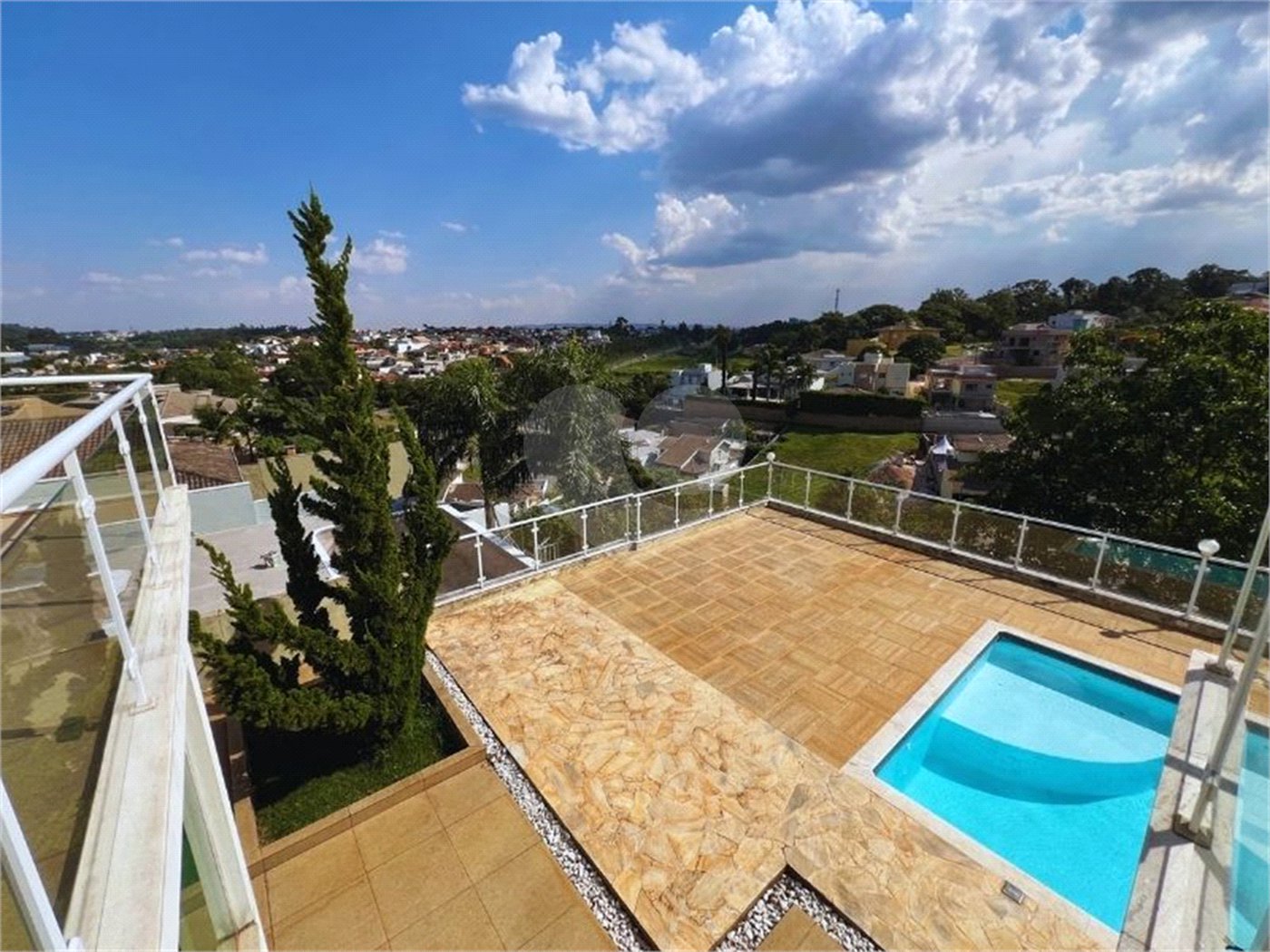 Apresento essa belíssima casa no Condomínio Delle Stelle - Louveira SP