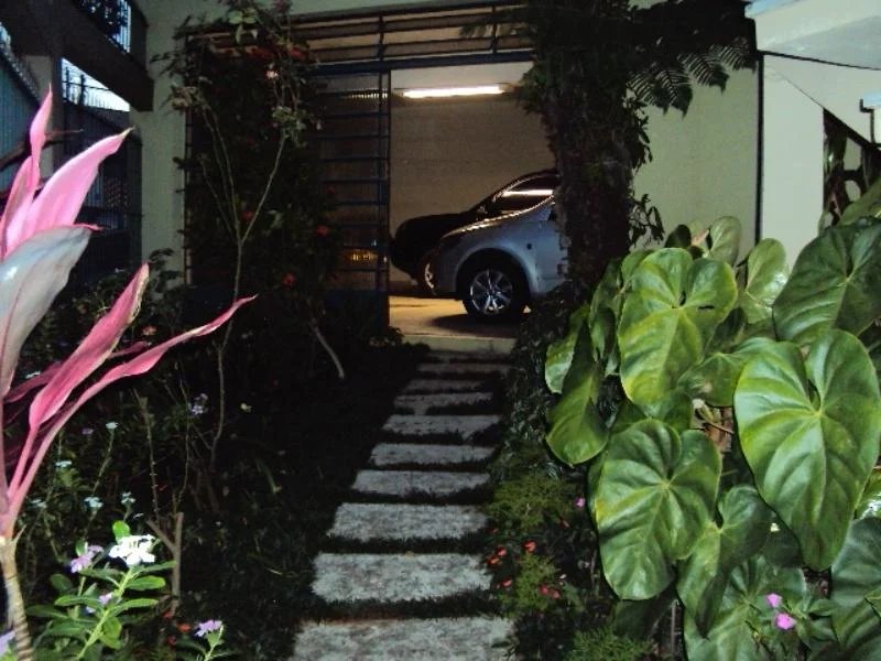 Sobrado à venda 400m² com 4 quartos, sendo 2 suítes, 6 vagas no Jardim Peri Peri próximo metrô Vila Sônia