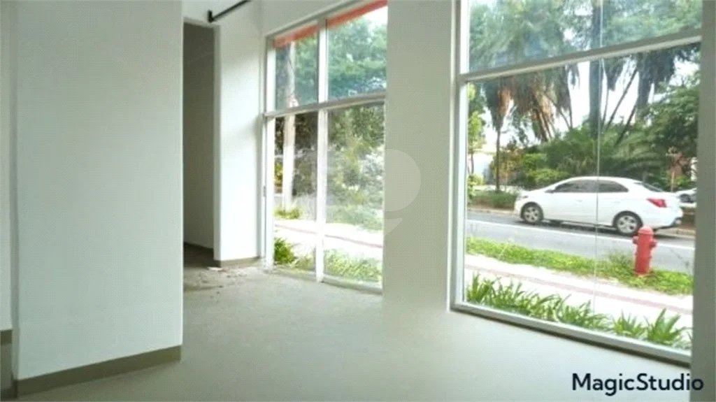 Loja com 52 m² , a 250 metros da estação Butantã , linha amarela do metrô.