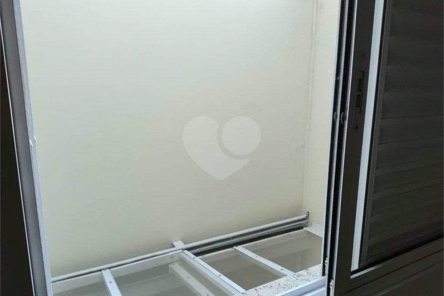 Vende-se Sobrado com 2 Suítes em Condomínio Fechado – Vila Ré