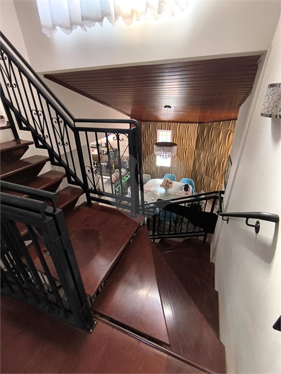Casa à Venda no Santa Marta com 3 Suítes e Piscina