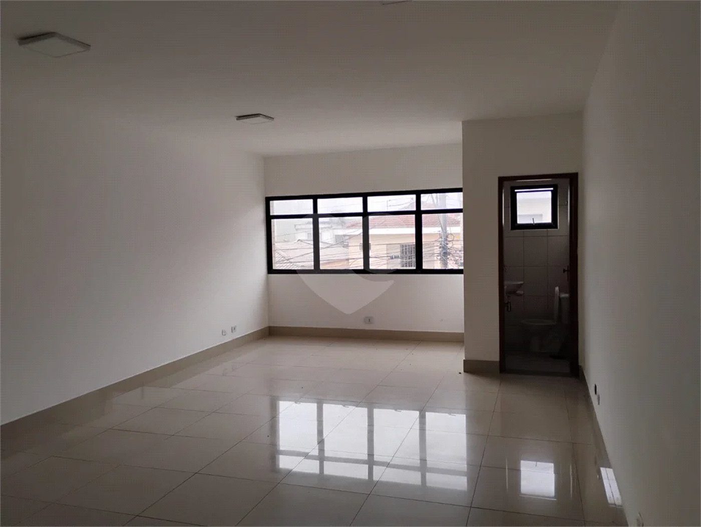 Aluga-se sala comercial na Vila Santa Catarina