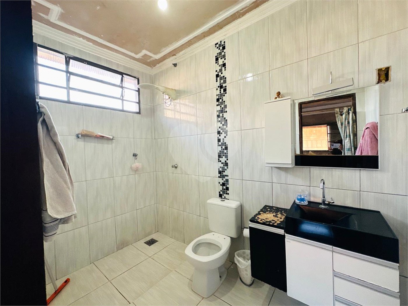 Casa á venda, com 03 Dormitórios, em São Carlos.