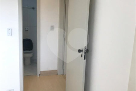 Espaço e Segurança no Bom Retiro: Apartamento de 100 m² com Infraestrutura Completa