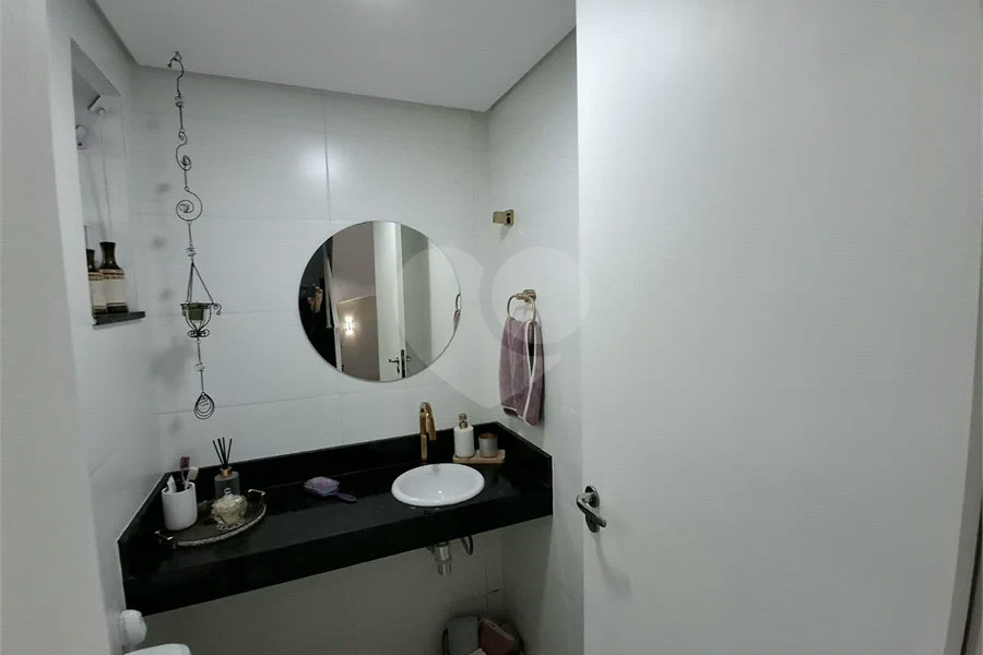 Casa à venda com 3 quartos, sendo 1 suíte, no condomínio Vila Arnoni, São Paulo - SP