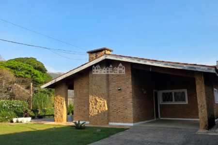 Casa à venda com 4 quartos, sendo 2 suítes, em Vila Petrópolis, Atibaia, SP