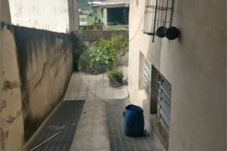 Casa comercial com 420m² , 3 banheiros , 5 vagas de garagem , à venda em São Mateus.