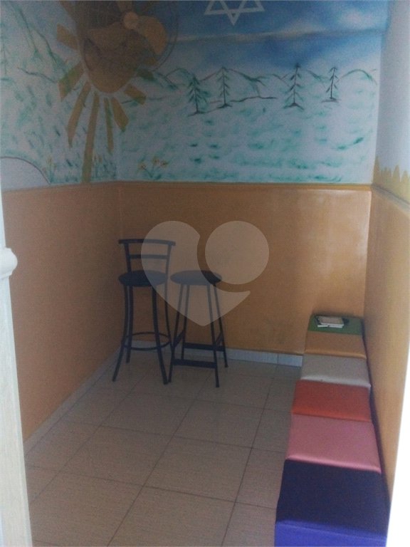 Casa com salão adjacente gerando renda!