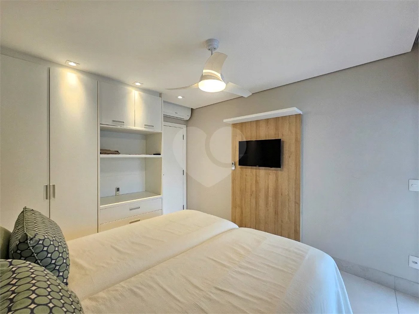 Apartamento à venda com 4 suítes em Riviera de São Lourenço, Bertioga, SP