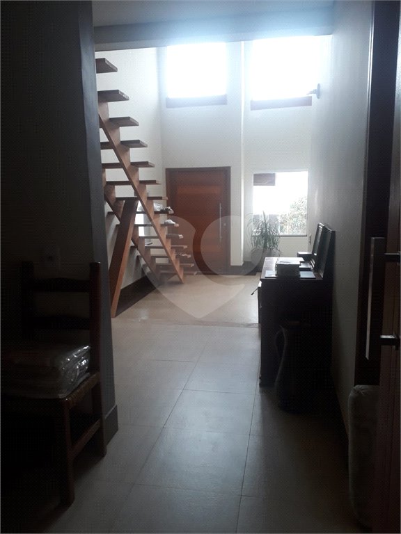 Sobrado à Venda no Condomínio Picollo Villagio com mobilha