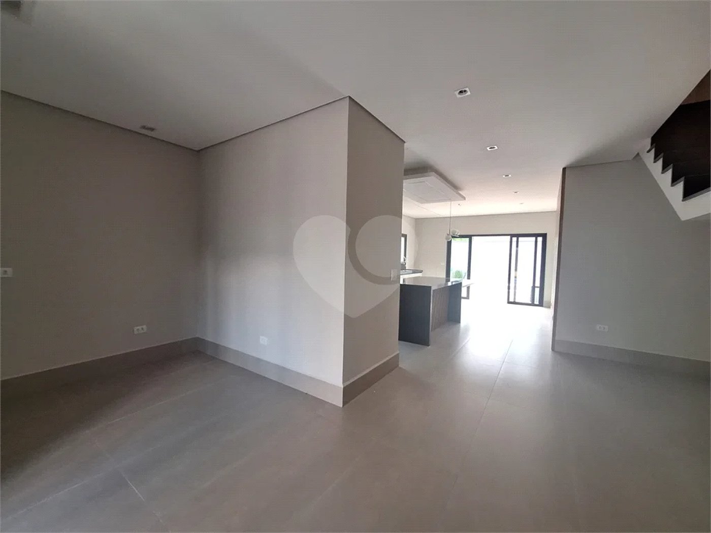 Casa NOVA com 03 suítes , piscina e condomínio com lazer completo!