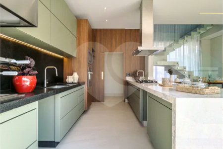 Indaiatuba - Condominio Villa Sapezal - 318 m² de Terreno - 230 m² de Área Construída - 3 suítes, sendo 1 Master com closet planejado - Sala de TV - Sala de estar integrada à Sala de jantar - Cozinha com móveis planejados - Despensa - Escritório planejado - Lavabo - Piscina com preparação para aquec