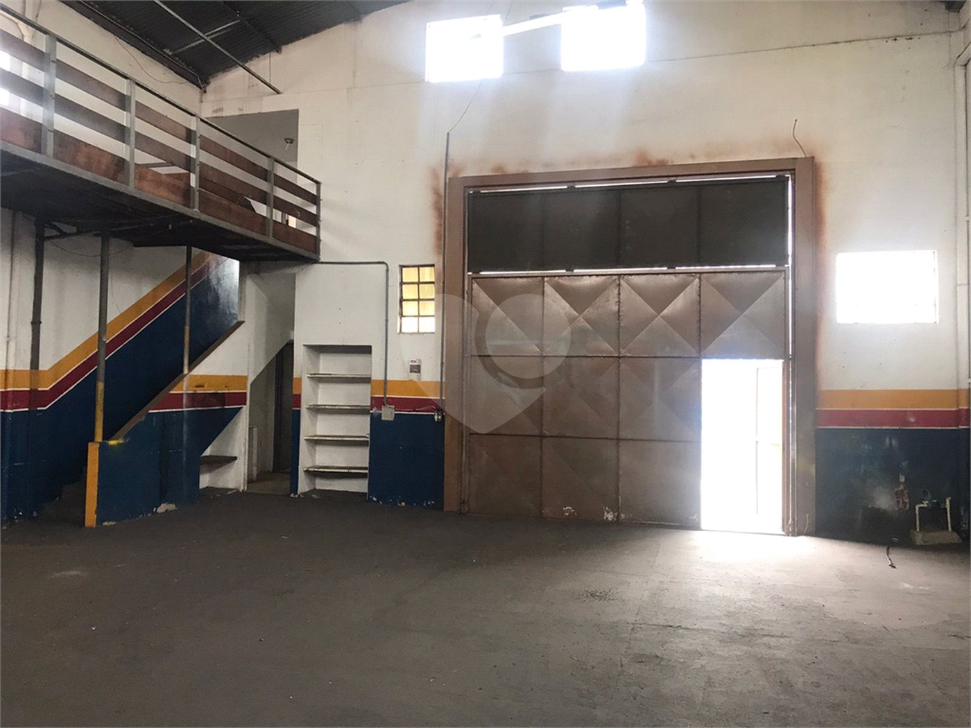 Galpão Comercial na Vila Luftalla.