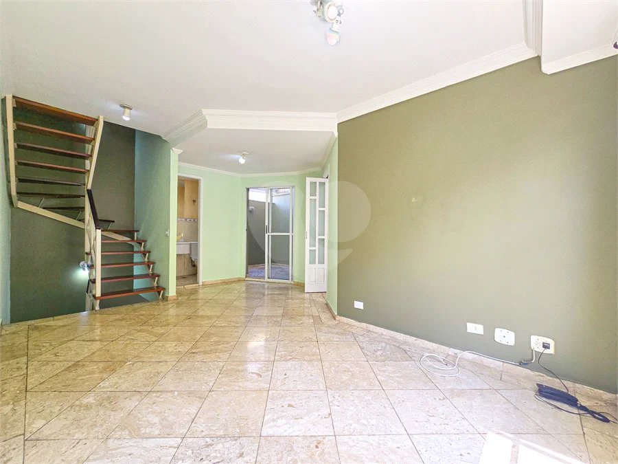 Casa em condomínio no Tucuruvi, 3 dormitórios, 1 suíte, 3 banheiros, 2 vagas e lazer com churrasqueira no condomínio