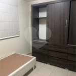 APARTAMENTO NO TÉRREO com Quintal.