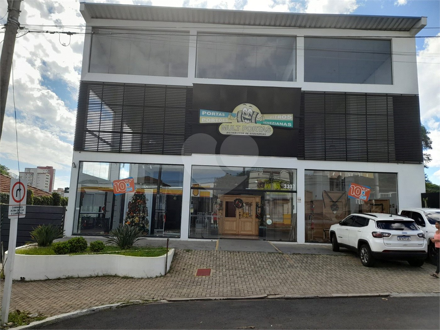 Galpão Comercial à Venda – Localização Estratégica na Avenida São Carlos