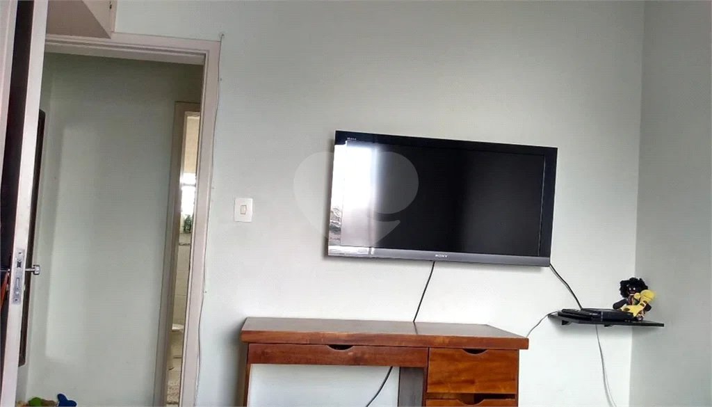 Apartamento com três dormitórios no Bom Retiro.