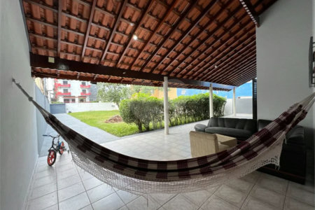 CASA NA PRAIA A POUCOS PASSOS DO MAR TERRENO AMPLO E EXCELENTE ESPAÇO PARA TODA A FAMÍLIA