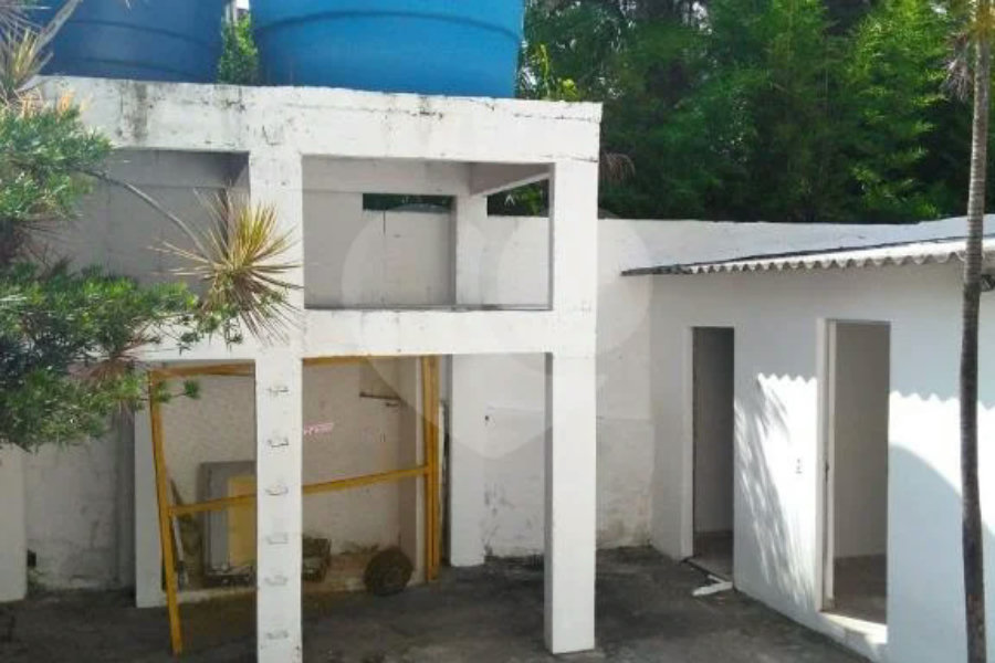 Imóvel Comercial para Venda ou Locação em ótima localização na Rua Palacete das Águias, 300.