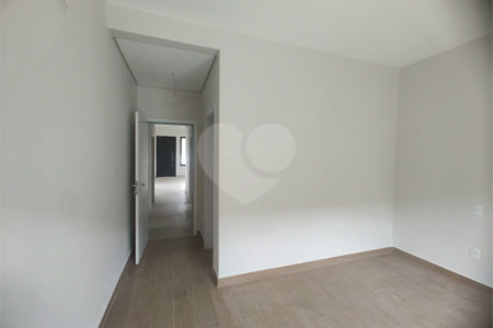 Casa exclusiva em Atibaia de alto padrão com 3 suítes, piscina, espaço gourmet, condomínio fechado, aceita financiamento