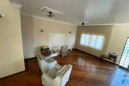 Excelente casa no Parque Santa Marta.