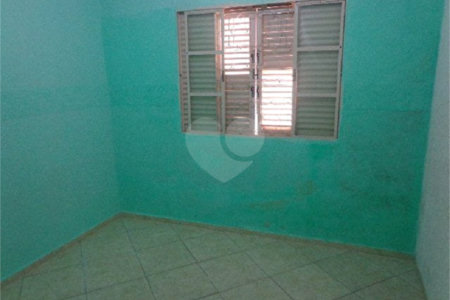 Casa Térrea com 2 dormitórios.