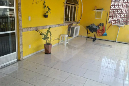 CASA Á VENDA EM SANTÍSSIMO ,ESTRADA DA POSSE ..