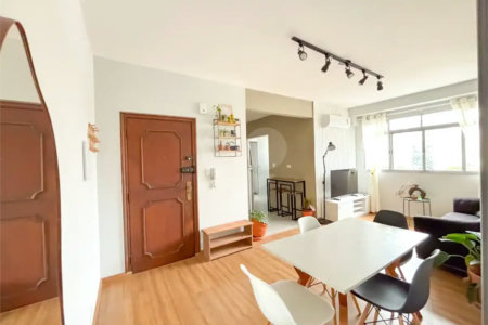 Apartamento de 80m² a venda e locação em Moema - 02 dorm, 02 Banheiros 01 Vaga